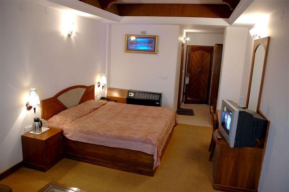 Hotel Silver Rock Mussoorie Extérieur photo